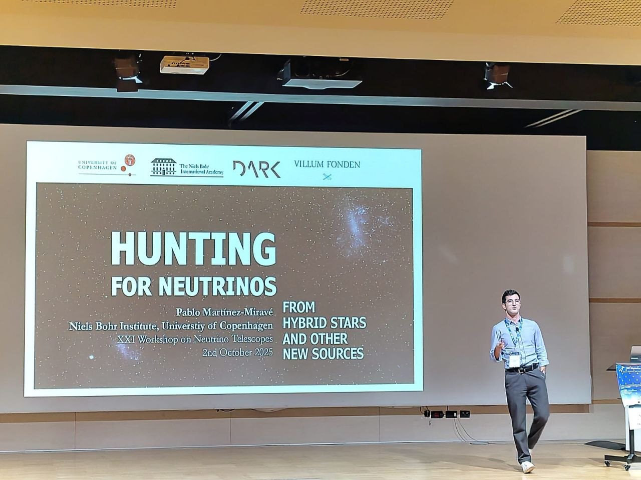 Pablo Martínez-Miravé presenting his research